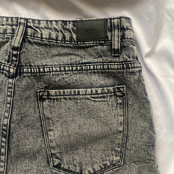 BDG Acid Wash Black High Rise Dree Cheeky Jean Shorts 27 W - Picture 3 of 5